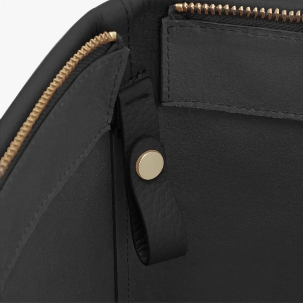 Cuyana Tall Easy Zipper Tote Black with Tall Easy Tote Insert - Picture 6 of 14